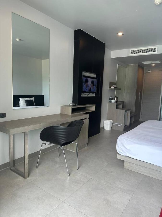 Neon Patong Hotel Exterior foto